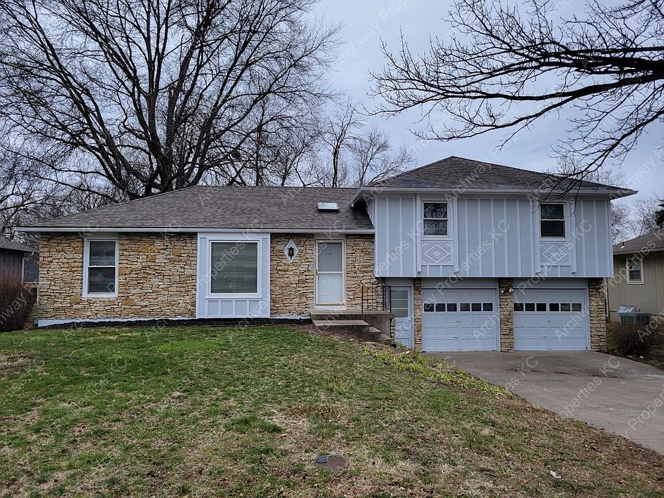 Welcome Home to 11306 W 74th ST!