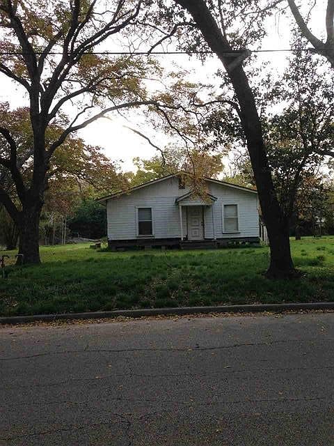 2nd image of 322 N Bermuda St