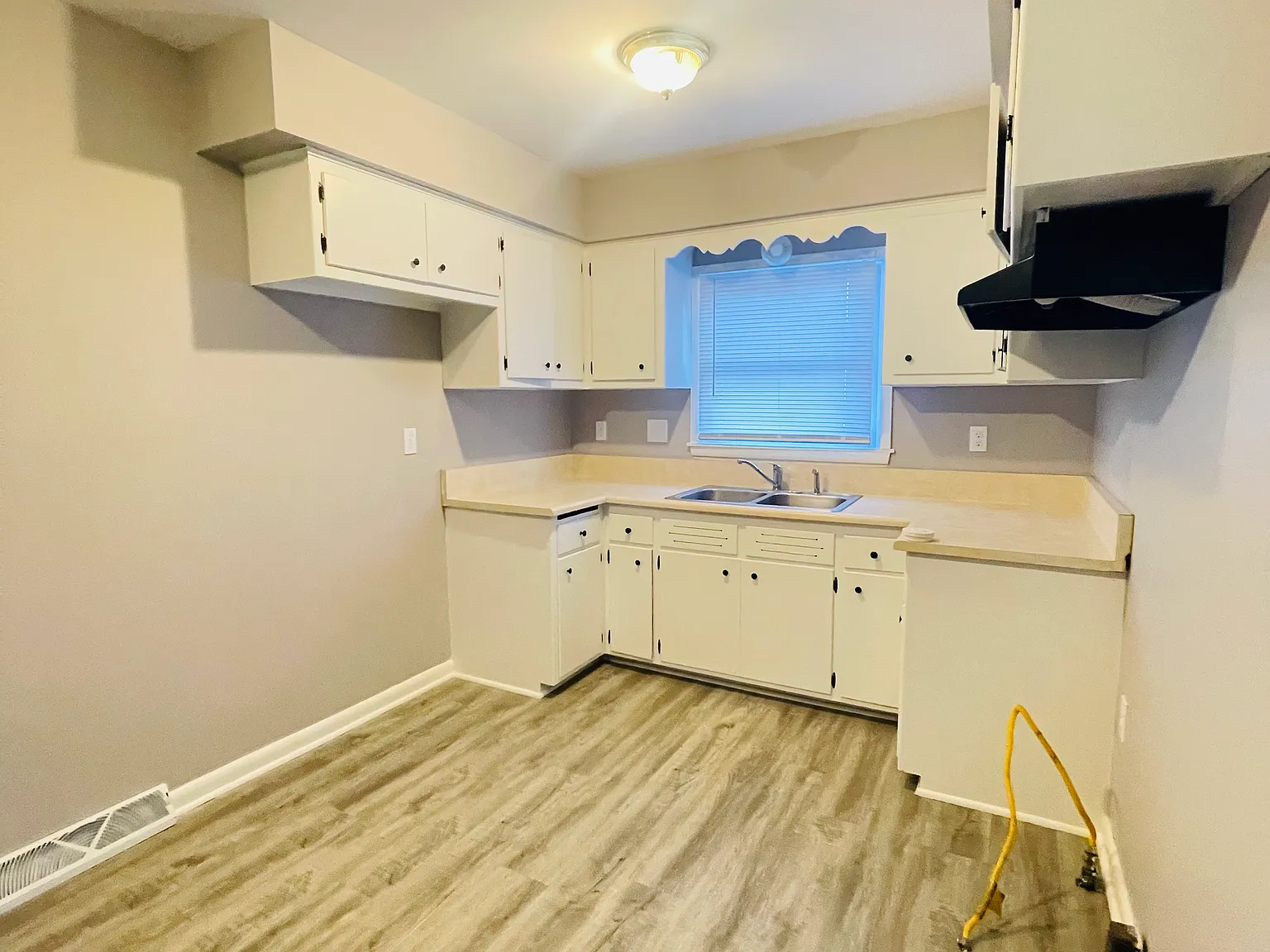 2 bed, 950 sqft, $1,295 — Photo 3
