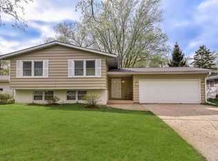 1904 Forrest Ave, Saint Charles, IL 60174