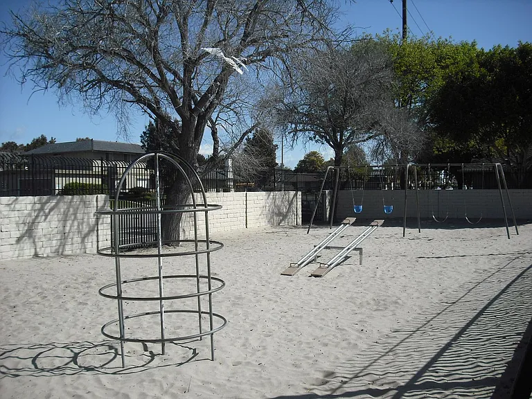 2692 Victoria Ave — Photo 12