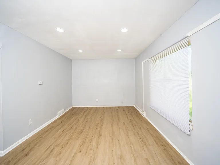 22675 Santa Maria St — Photo 4