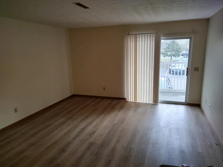 1400 Pittsburg Ave NW — Photo 4