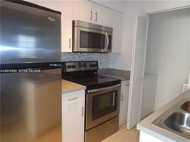 Royal Poinciana Condo — Photo 3
