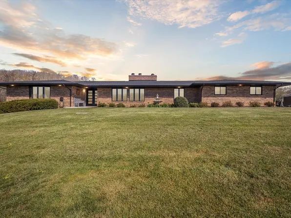 421 Leona St, Pennington Gap, VA 24277