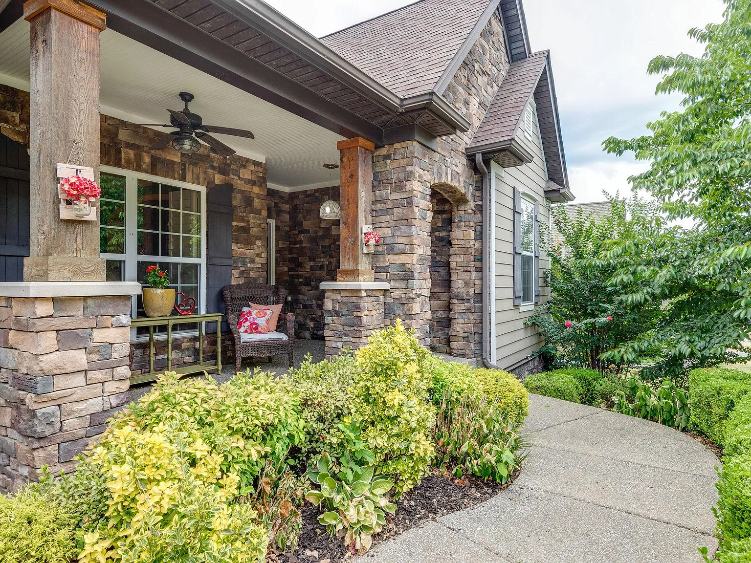 4640 Sawmill Pl — Photo 1