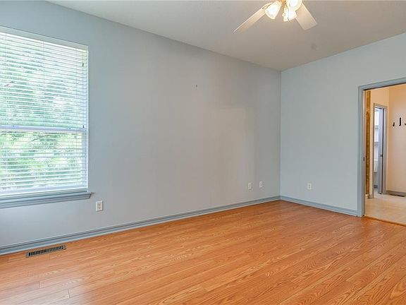 5th image of 5 Glenbrook Ln