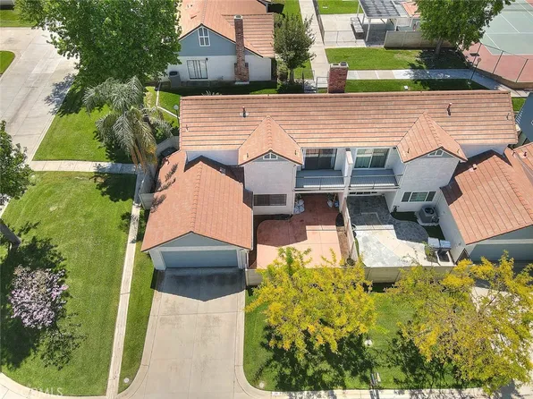 28 Dearborn Cir, Redlands, CA 92374
