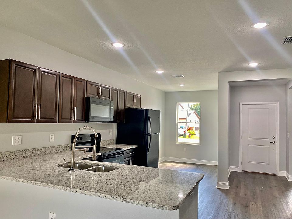 1st image of 776 Lucaya Dr #B