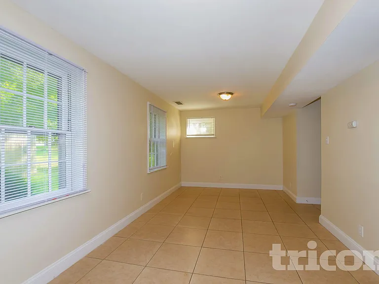 4200 Gladstone Ln — Photo 10