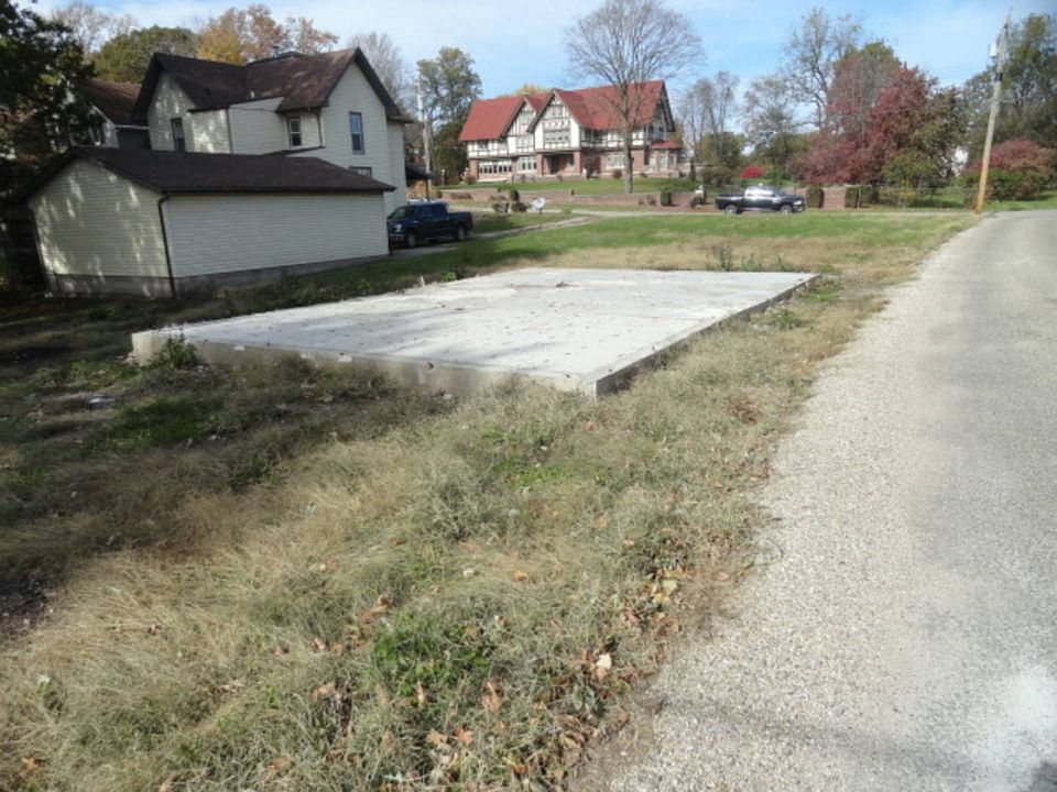 2nd image of 326 W Elm St