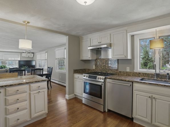 13 Sunnyfield Rd, Bedford, MA 01730