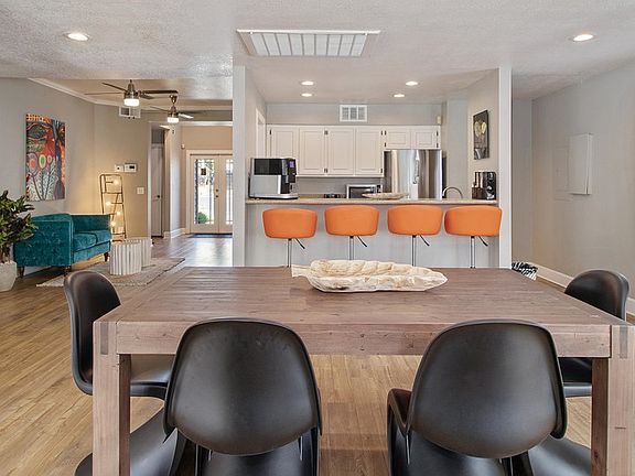 4th image of 1025 S Gilbert St #7_070