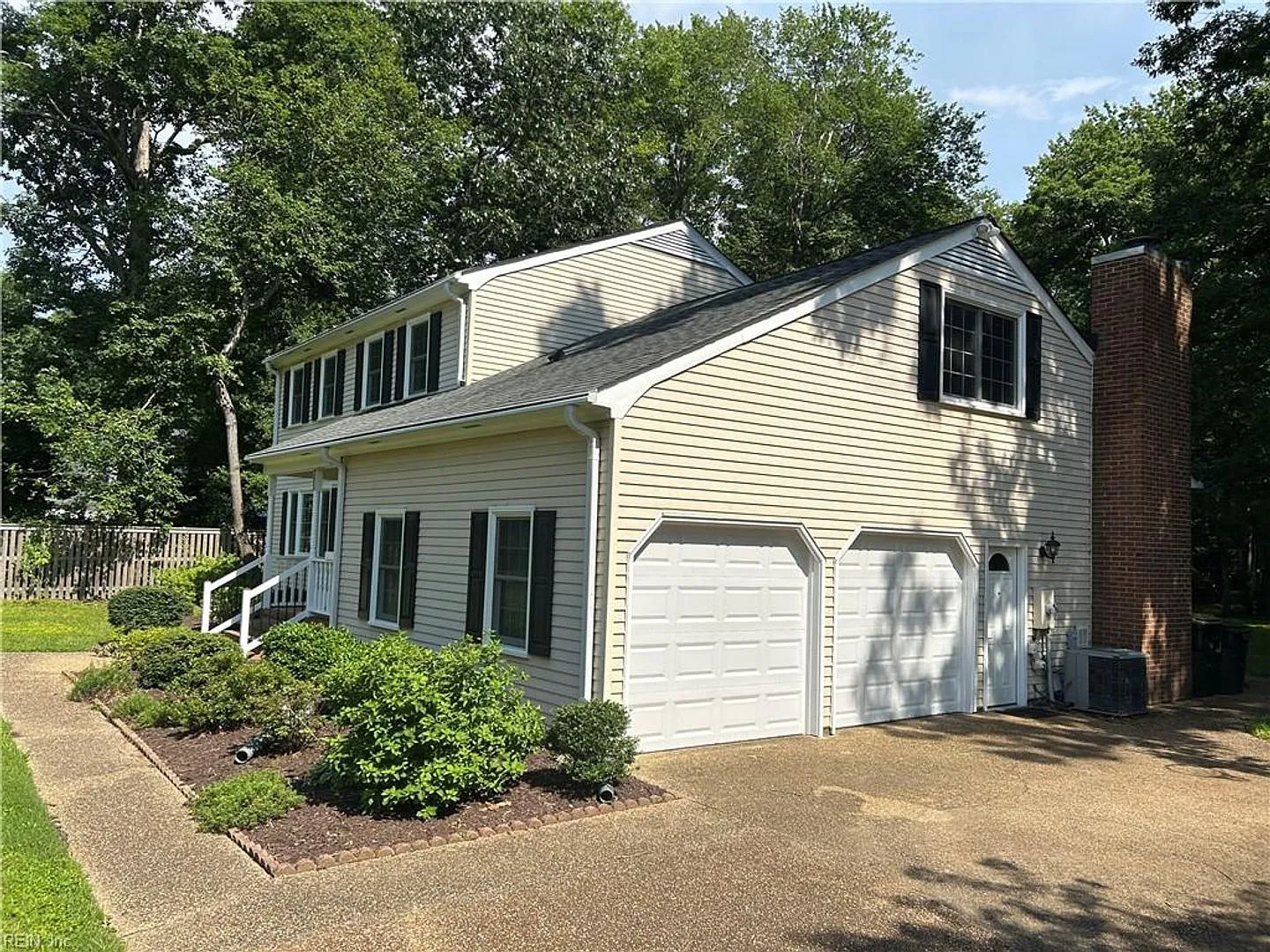 4 bed, 2.5 bath, 2410 sqft, $2,850 — Photo 2