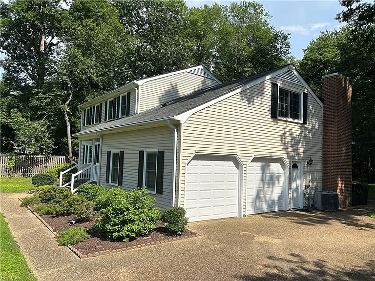 203 Kenmar Dr — Photo 2
