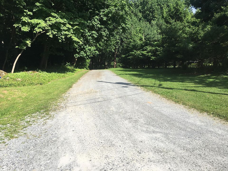 2nd image of 200 Hibernia Rd #2