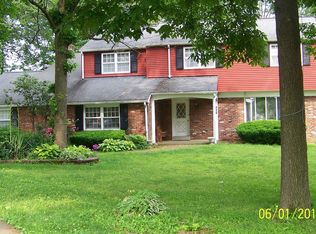 220 Creekwood Dr, Feasterville, PA 19053