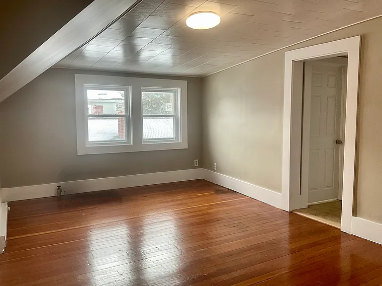 132 Everett St — Photo 9