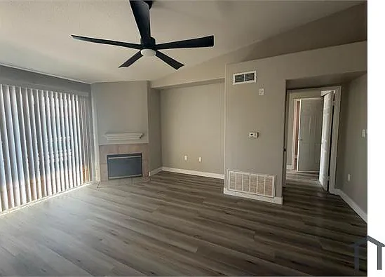 2 bed, 976 sqft, $1,655 — Photo 1