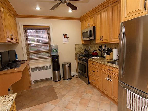 3rd image of 863 Palisade Ave APT 1D