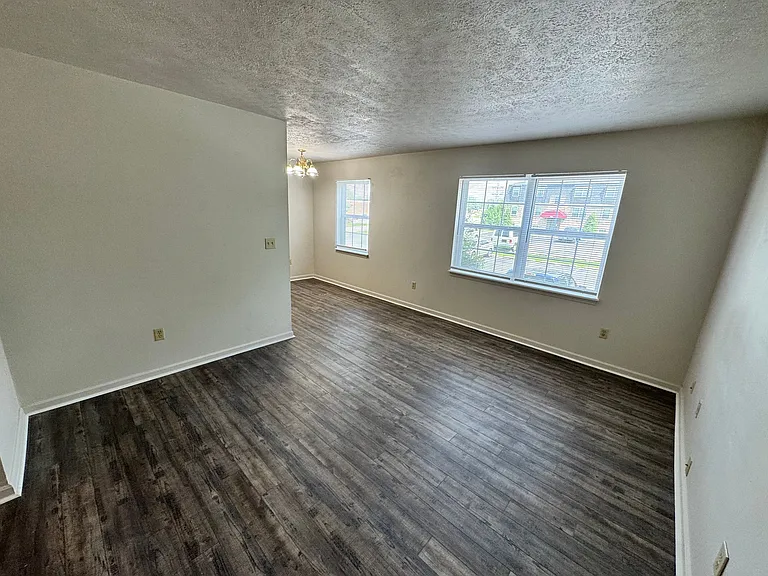 7308 Six Mile Ln — Photo 3