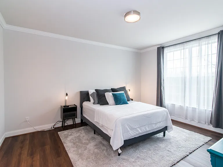 2544 Oxford Cir — Photo 19
