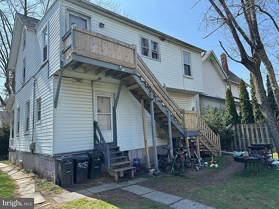 4th image of 205 Erie Ave