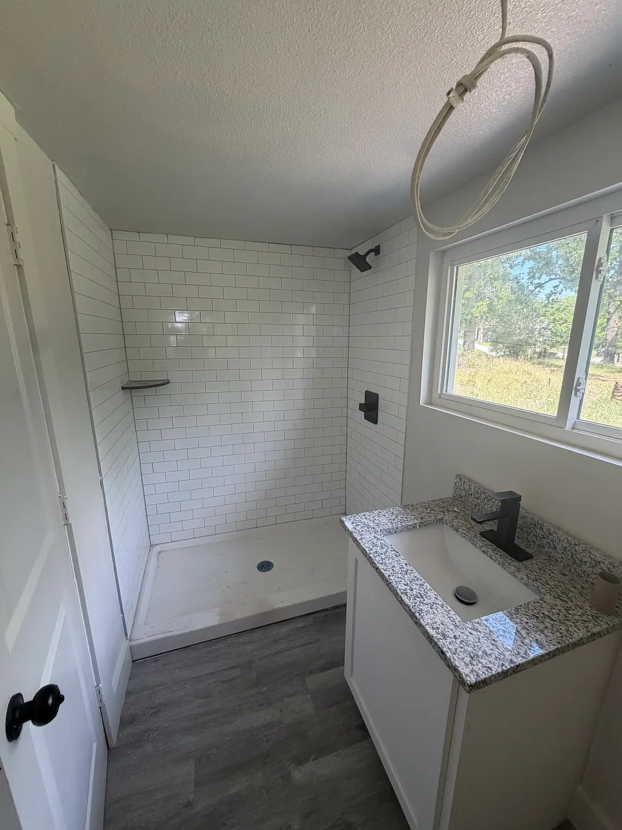 Building Photo - 700 E Texas St #1