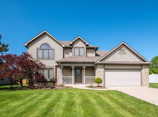 719 Valley Park Dr, Auburn, IN 46706