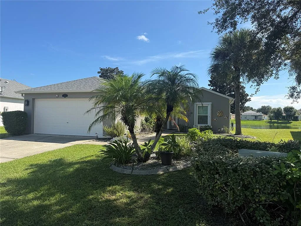 3 bed, 2.0 bath, 1261 sqft, $2,000 — Photo 2