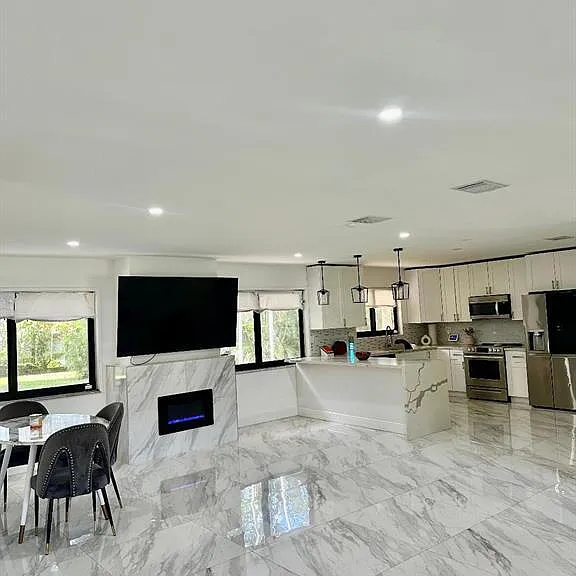 4190 SW 4th St — Photo 8