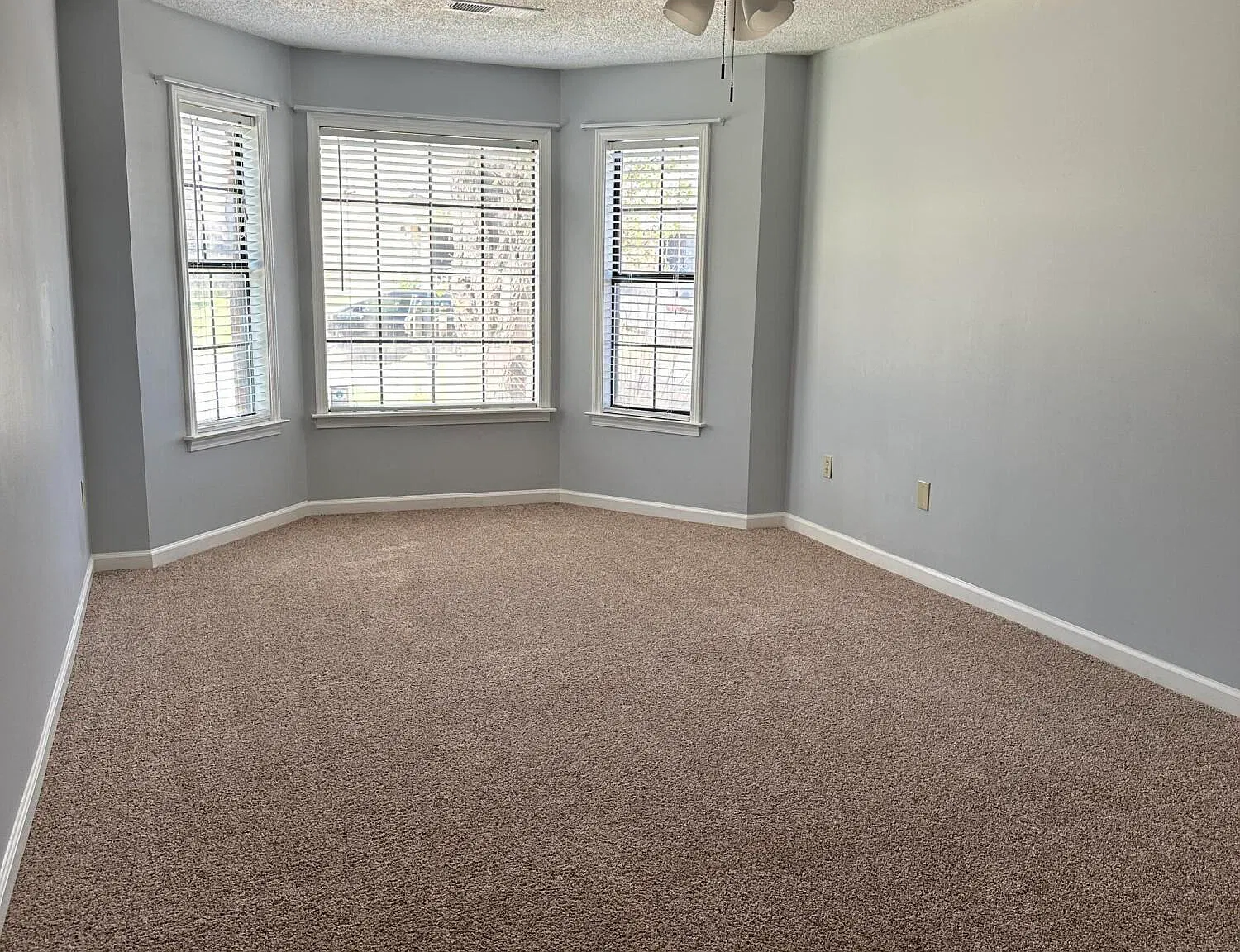 3 bed, 2.5 bath, 1624 sqft, $1,350 — Photo 3