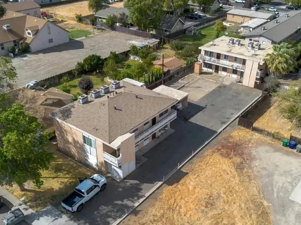 218 W K St, Los Banos, CA 93635