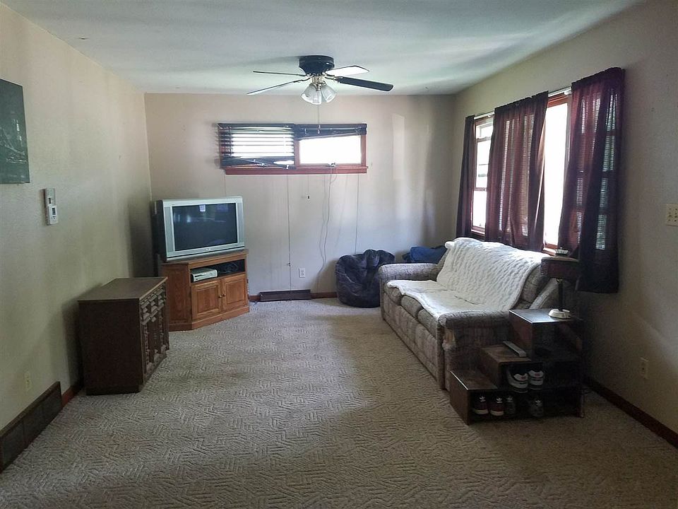 2nd image of 409 Center St