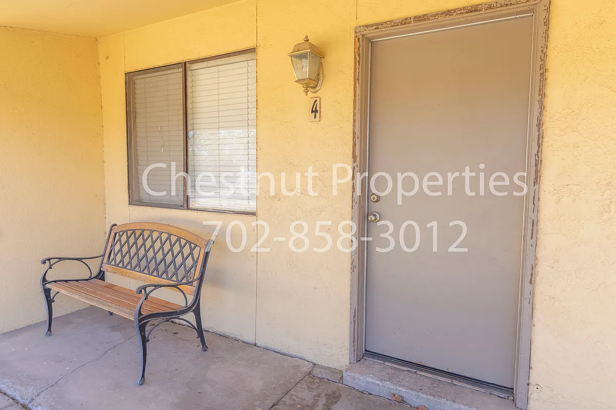 Photo 2 of 33 - 300 Montana Ave #4 - Las Cruces, NM Building Photo - 300 Montana Ave #4