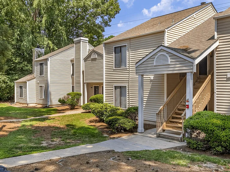 Regency Park Apartment Homes — Photo 10
