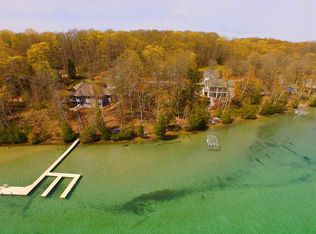 8262 Bear Cove Ln, Petoskey, MI 49770