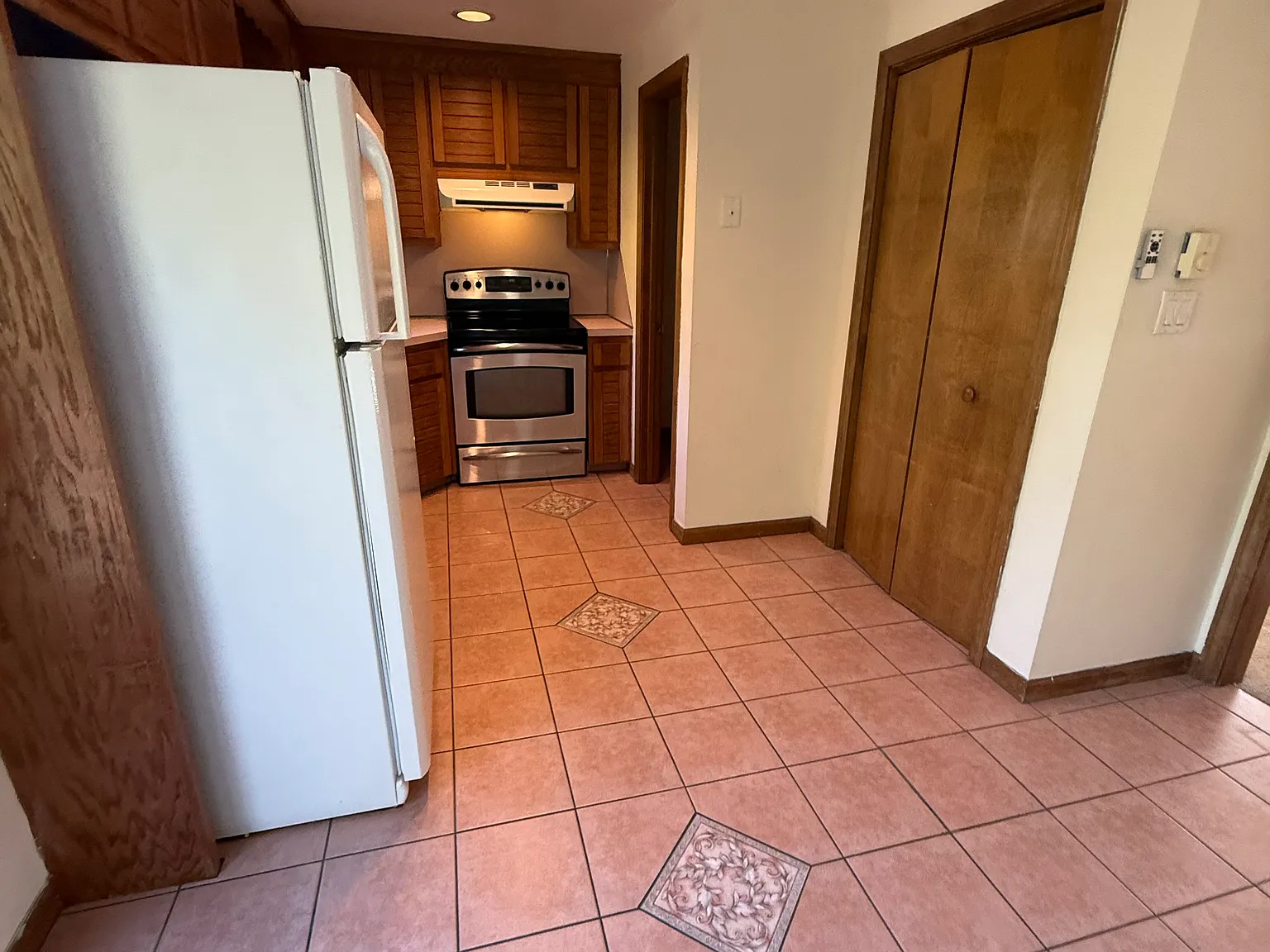 2 bed, 1.5 bath, 1008 sqft, $1,900 — Photo 3