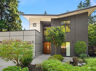 8620 SE 46th St, Mercer Island, WA 98040