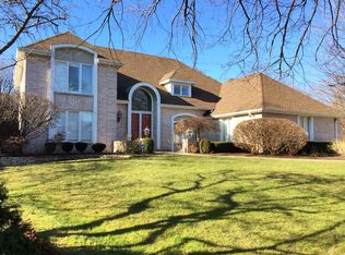 60 Dougshire Ct, Burr Ridge, IL 60527
