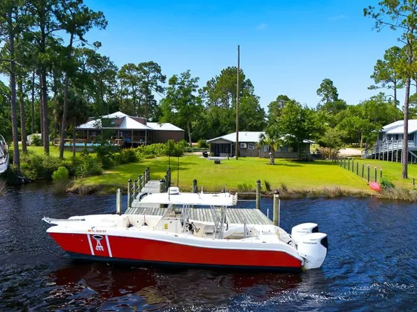427 River Rd, Carrabelle, FL 32322