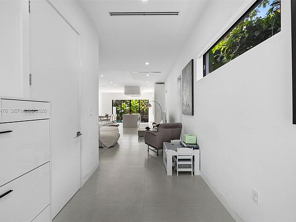 4th image of 442 SW 15th Rd