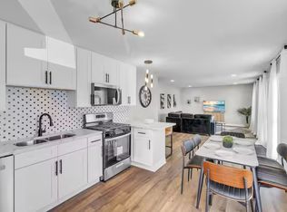 112 S Maxon Ln, Streamwood, IL 60107