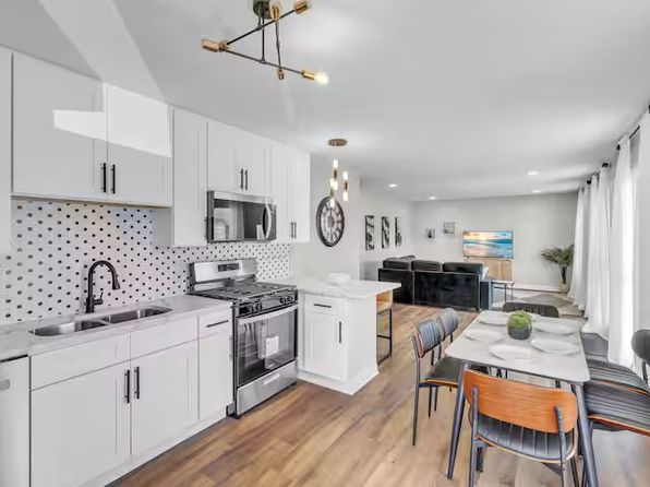 112 S Maxon Ln, Streamwood, IL 60107 – 3-bedroom rental in Streamwood