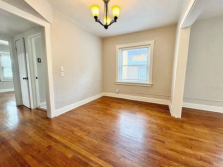 815 E 42nd St #3W — Photo 6