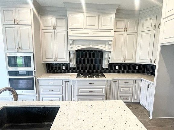 3rd image of 216 Peregrine Way