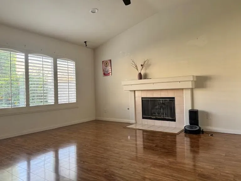 652 Teresa St — Photo 4