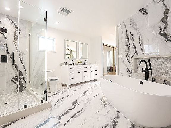 Master Bathroom Soaking Tub