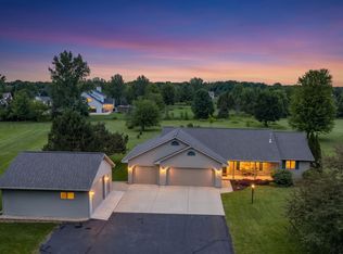3605 Solitude Rd, De Pere, WI 54115