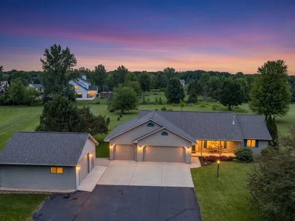 3605 Solitude Rd, De Pere, WI 54115